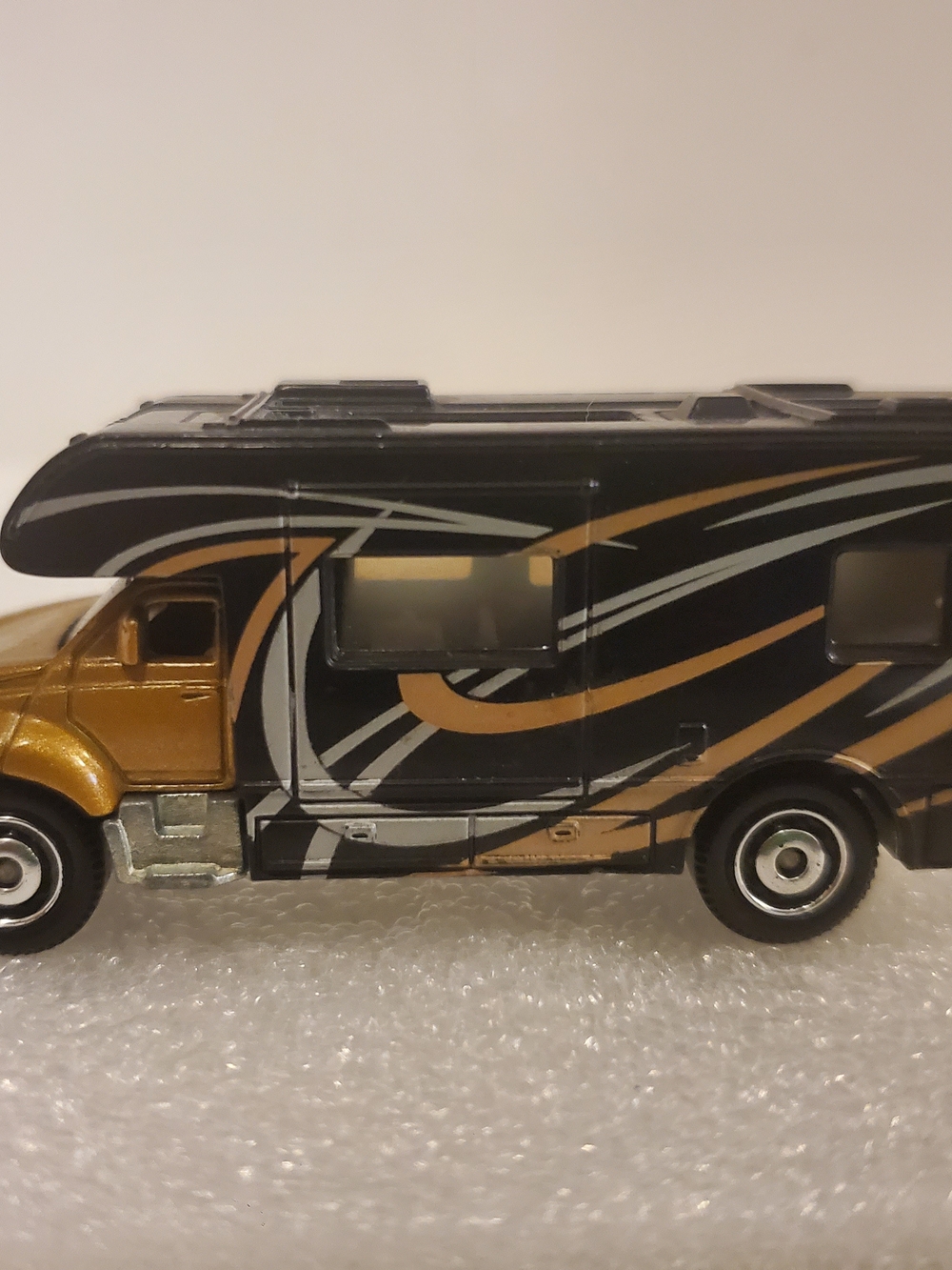 2007 MATCHBOX MBX MOTOR HOME GOLD & BLACK 1:87 DIECAST 3" MOTORHOME CAMPER